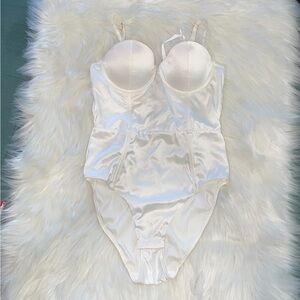 Homebodii Brooklyn Bodysuit in White Size Small